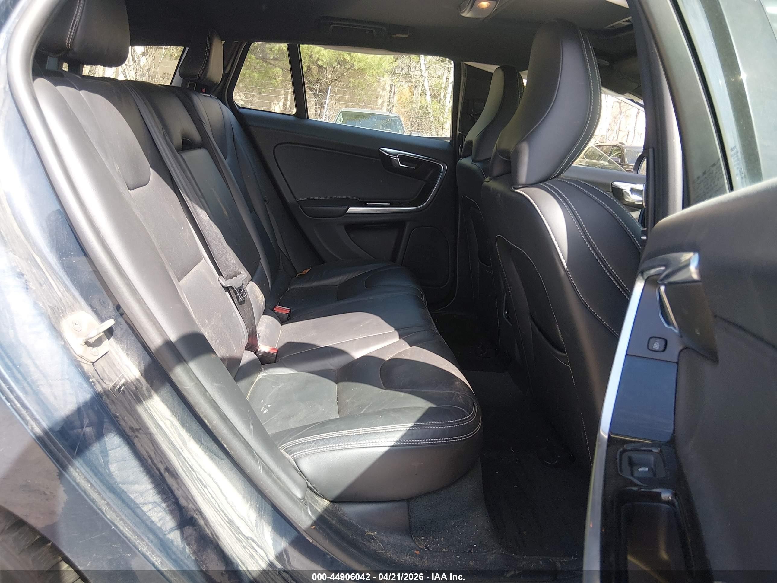 2015 Volvo V60 T5 Premier Blue vin: YV1612SK2F1233778