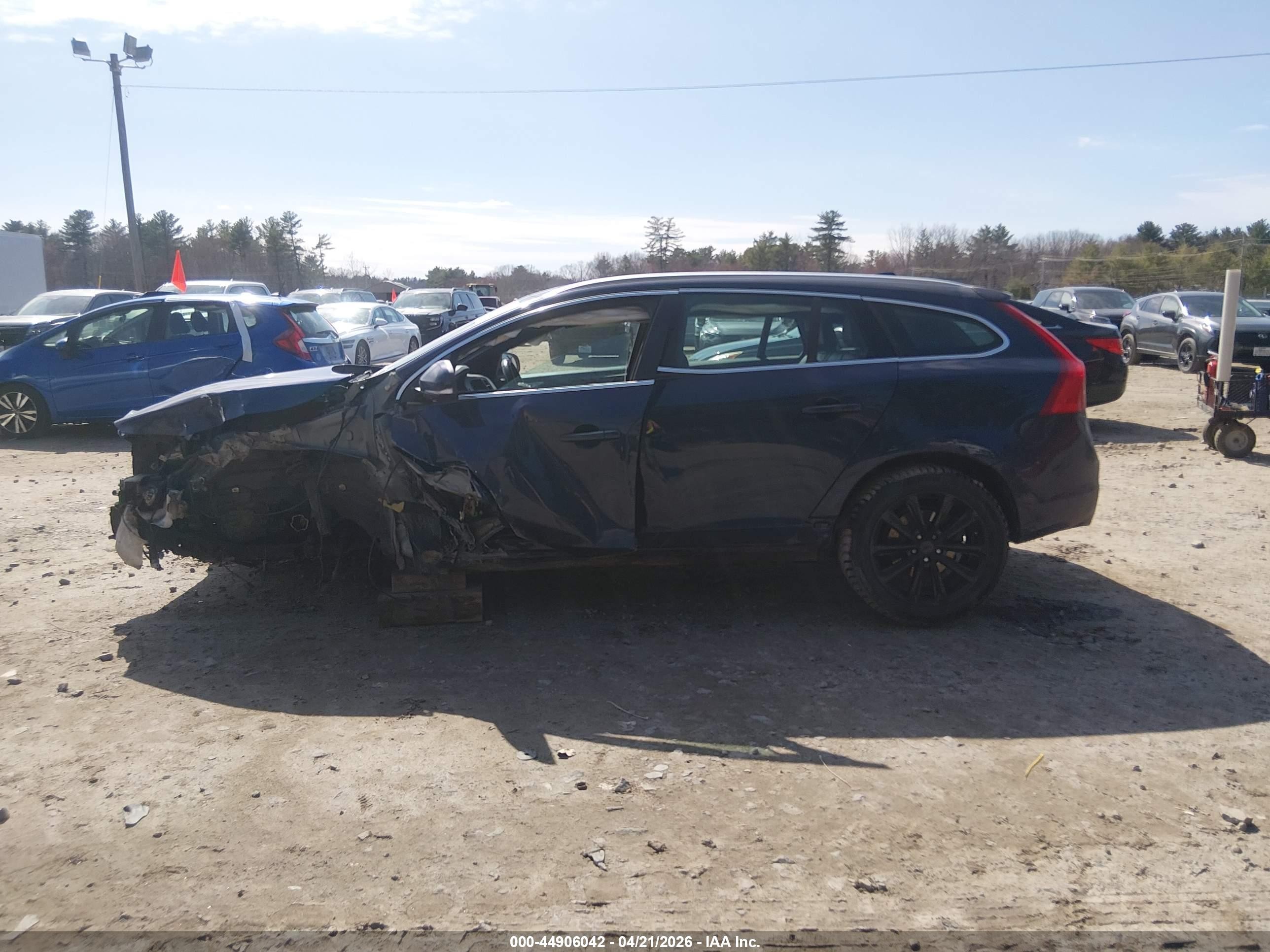 2015 Volvo V60 T5 Premier Blue vin: YV1612SK2F1233778