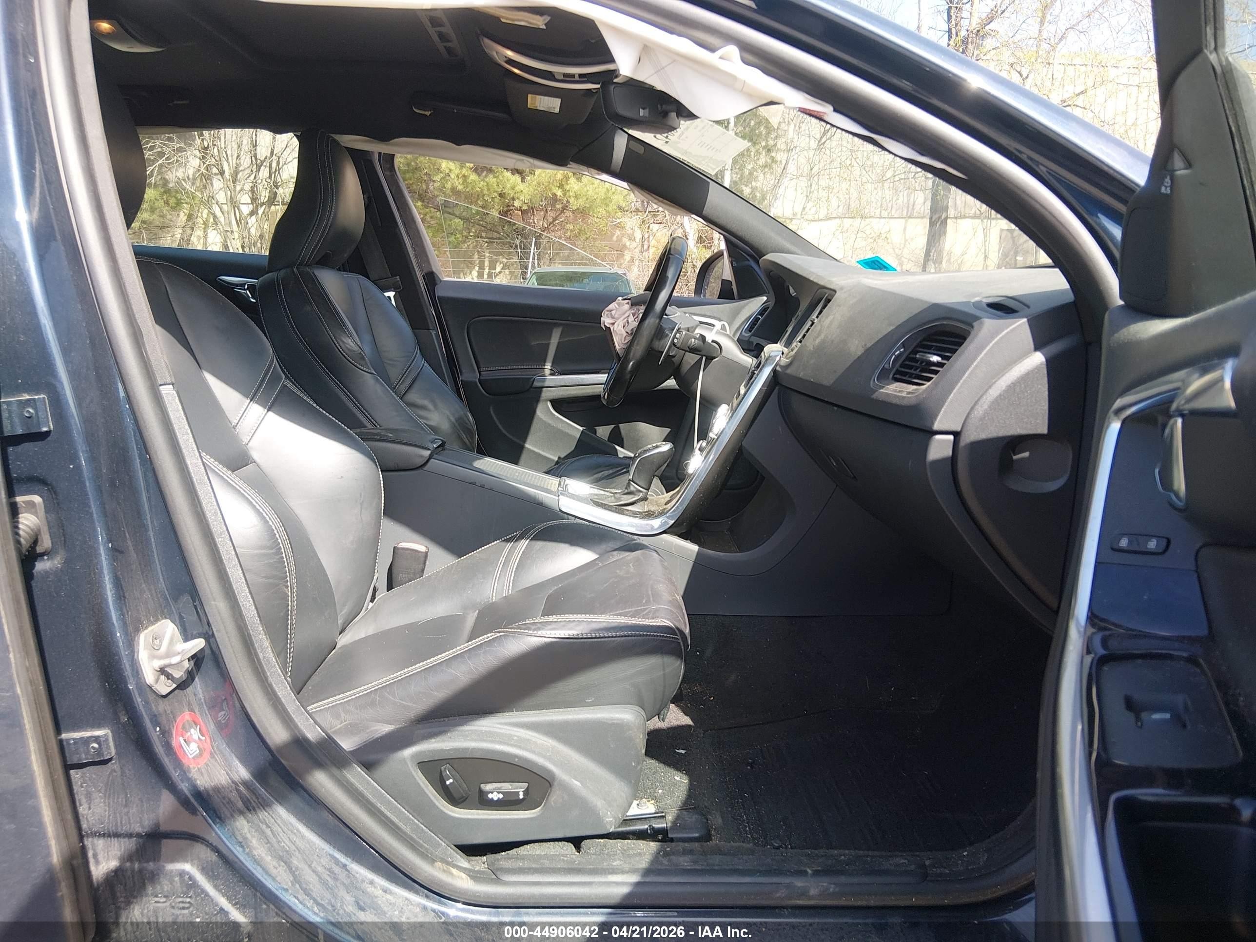 2015 Volvo V60 T5 Premier Blue vin: YV1612SK2F1233778