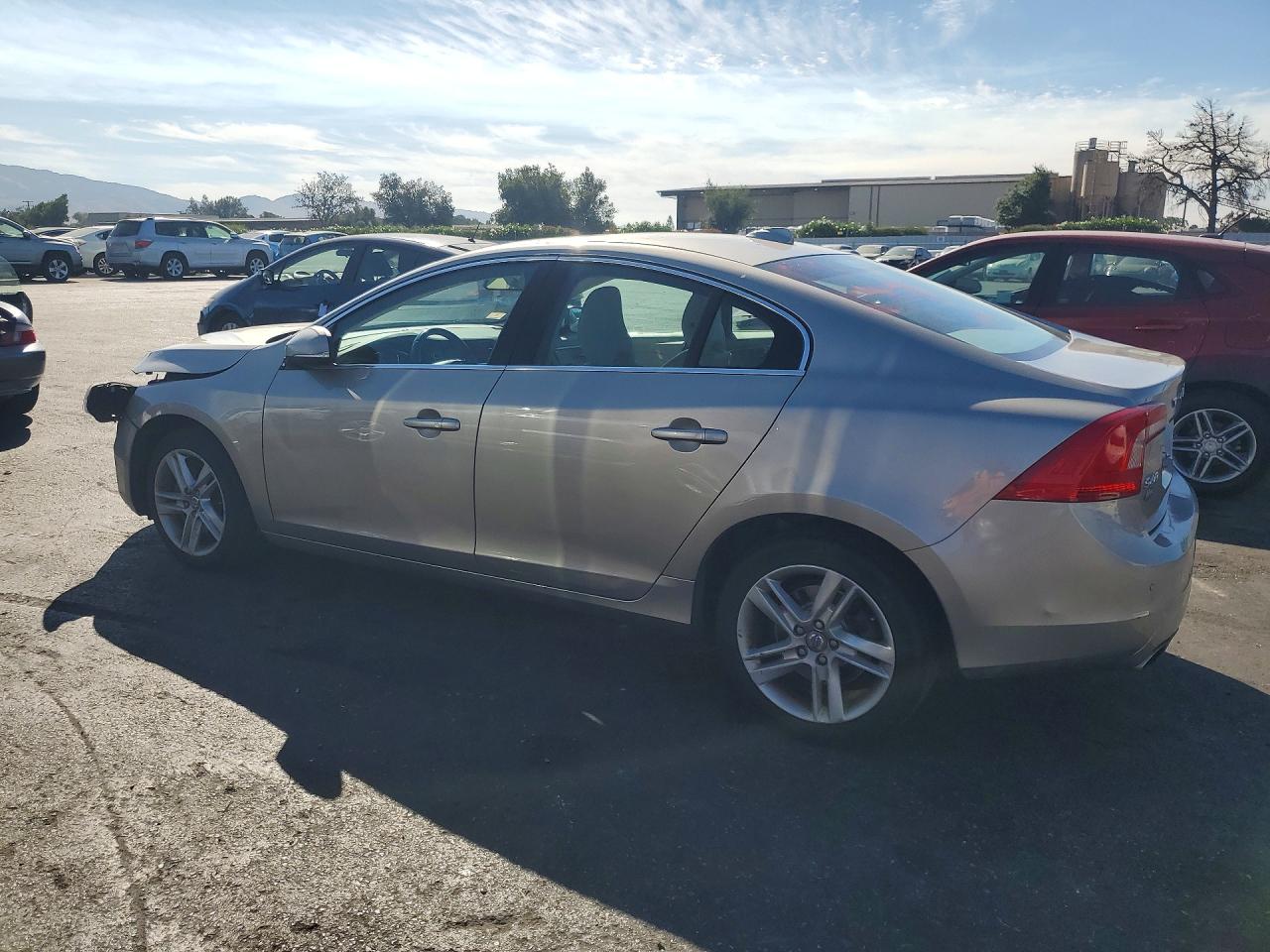 2015 Volvo S60 Premier Beige vin: YV1612TB4F1317809