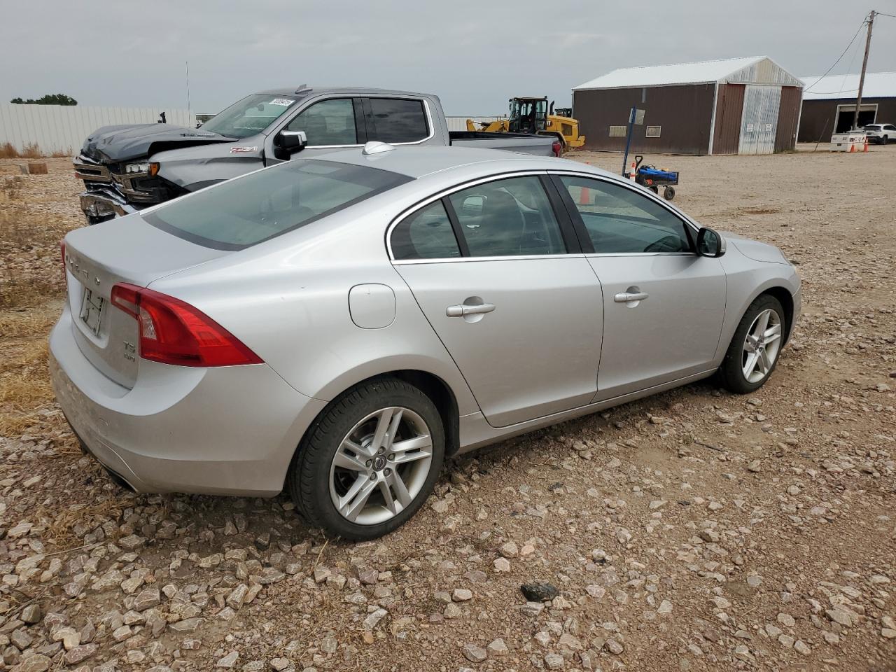 2015 Volvo S60 Premier Серебряный vin: YV1612TB4F2318372
