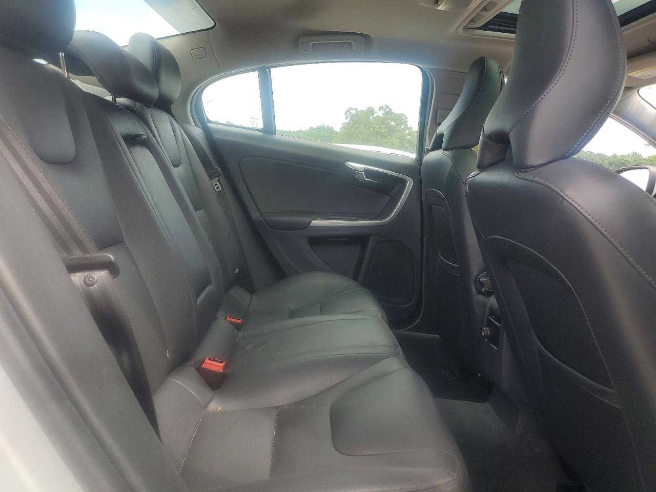 2015 Volvo S60 Premier Silver vin: YV1612TB4F2318372
