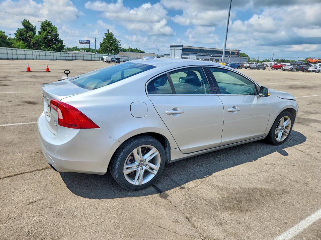 2015 Volvo S60 Premier Silver vin: YV1612TB7F2306409