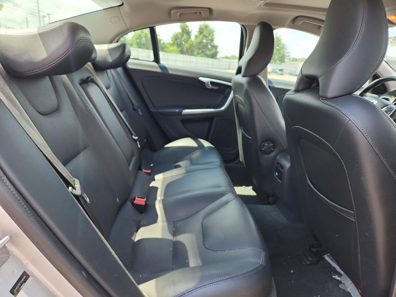 2015 Volvo S60 Premier Silver vin: YV1612TB7F2306409
