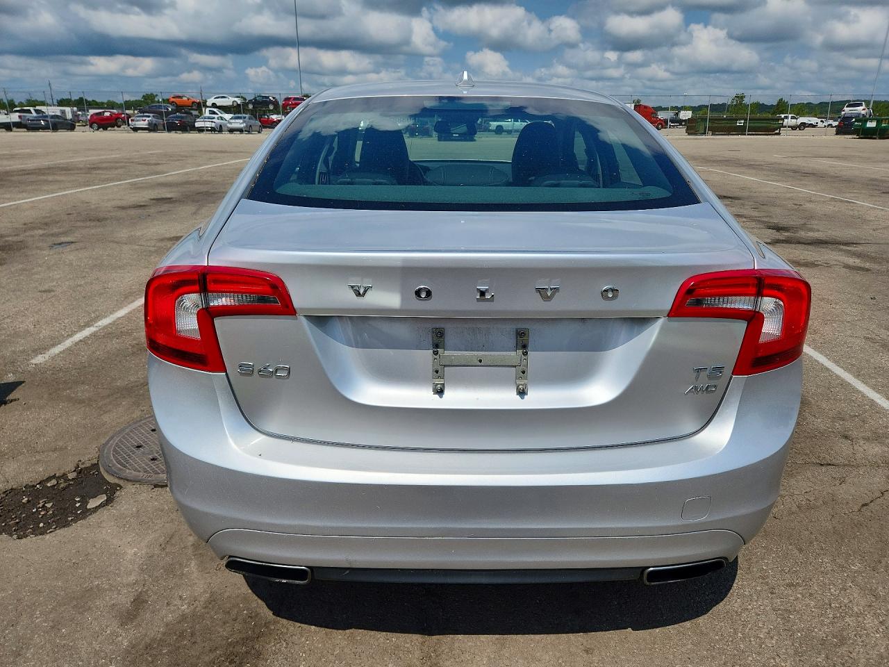 2015 Volvo S60 Premier Silver vin: YV1612TB7F2306409