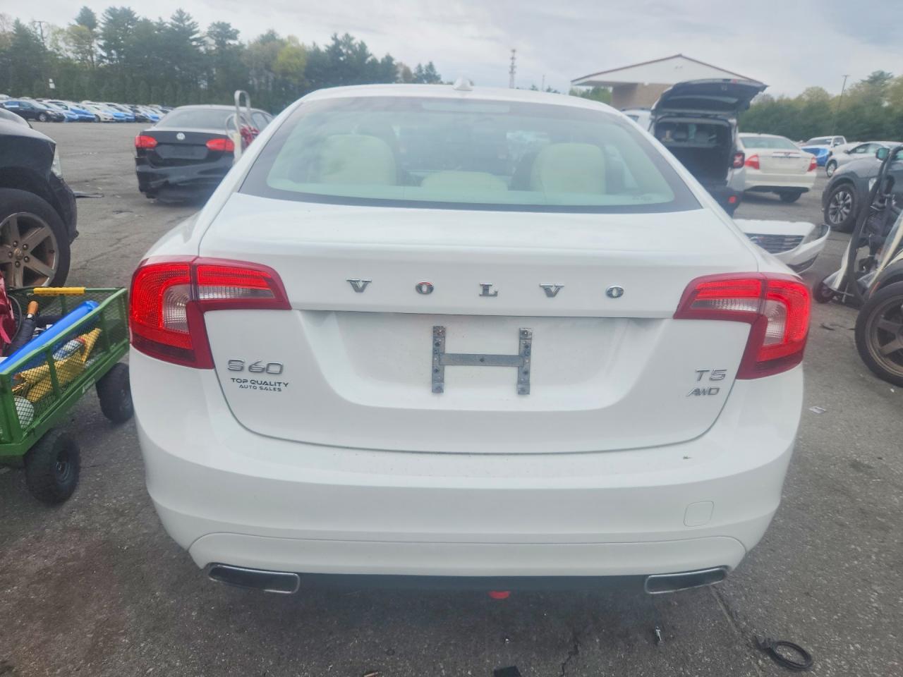 2015 Volvo S60 Premier White vin: YV1612TBXF1305132
