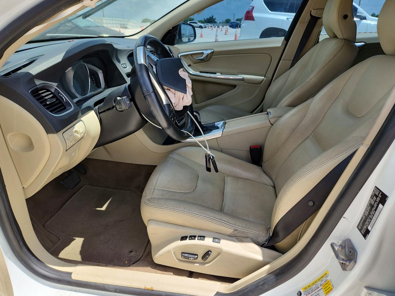 2015 Volvo S60 Platinum White vin: YV1612TD0F1318635