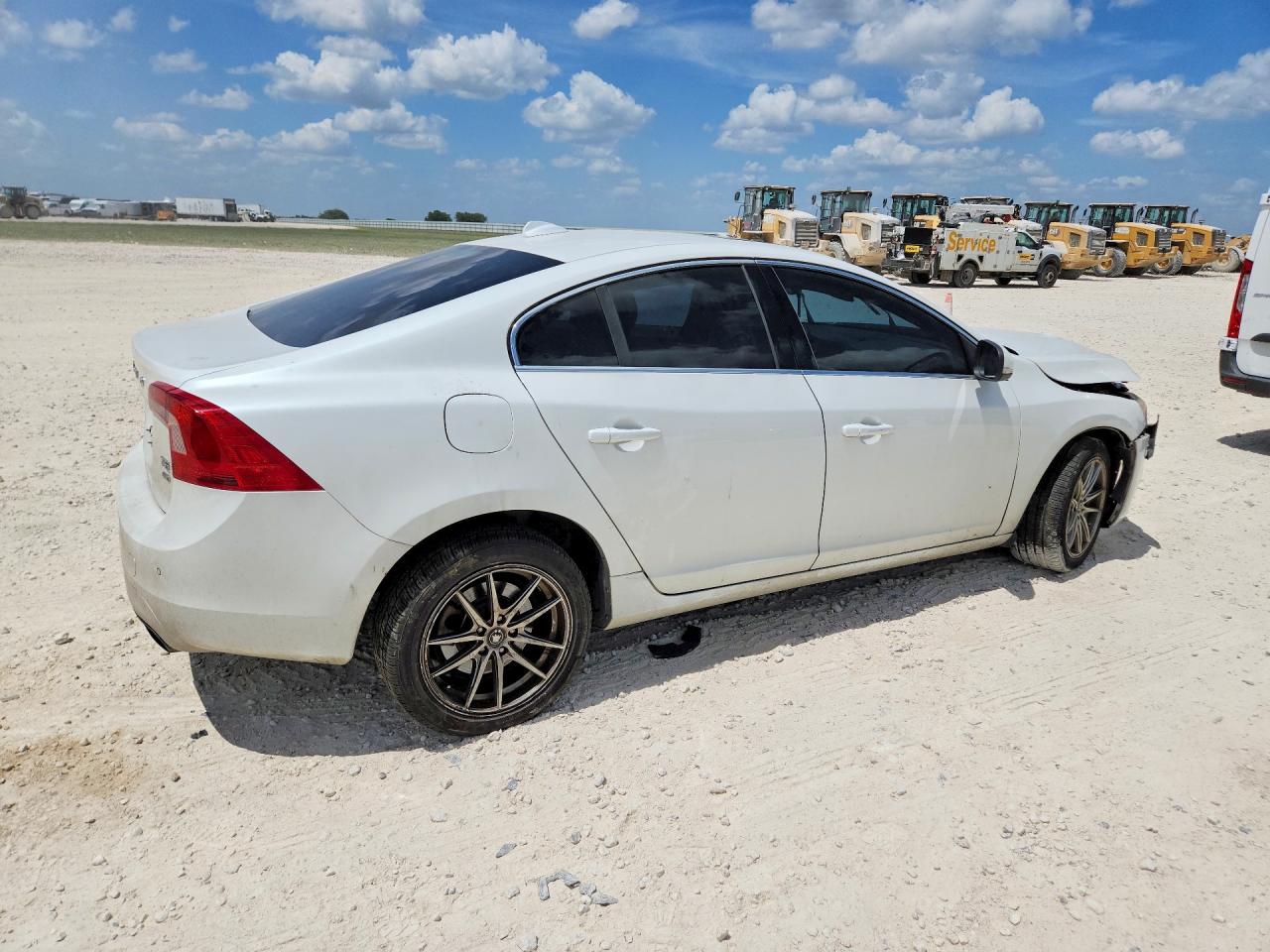 2015 Volvo S60 Platinum White vin: YV1612TD0F1318635