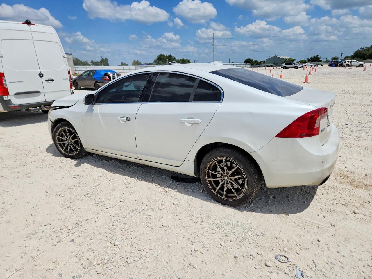 2015 Volvo S60 Platinum White vin: YV1612TD0F1318635