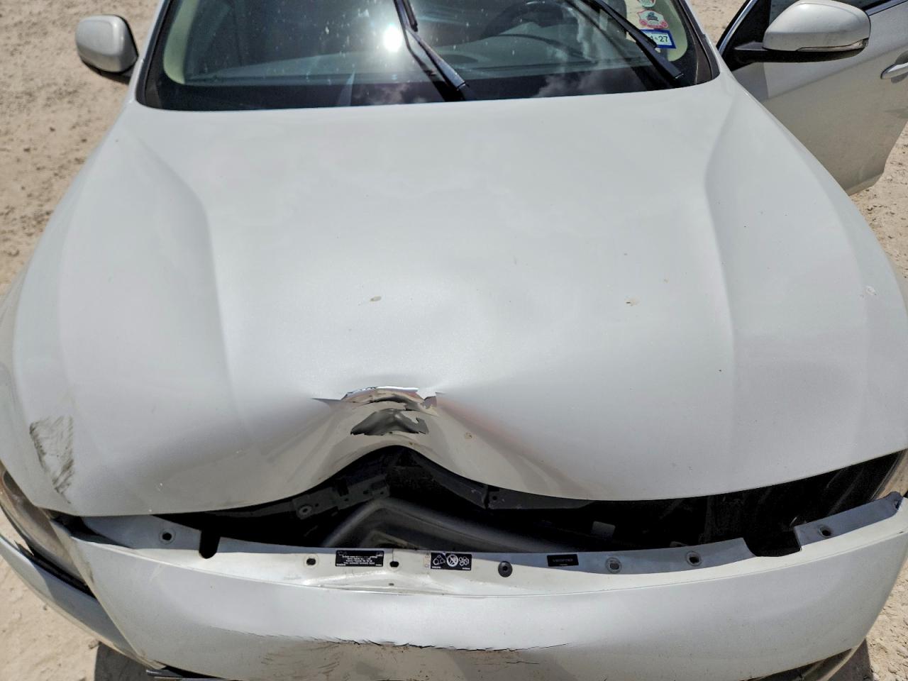 2015 Volvo S60 Platinum White vin: YV1612TD0F1318635