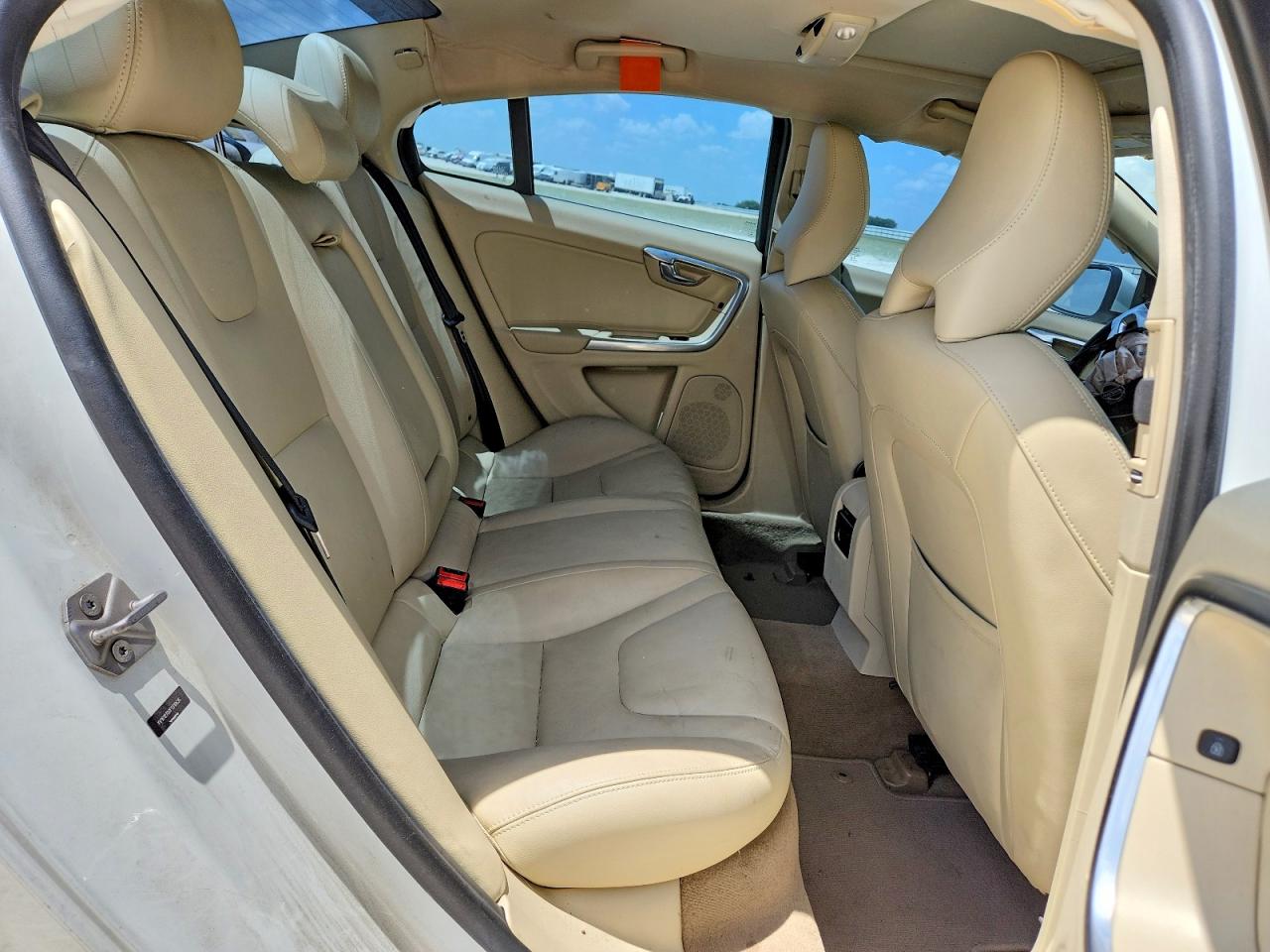 2015 Volvo S60 Platinum White vin: YV1612TD0F1318635