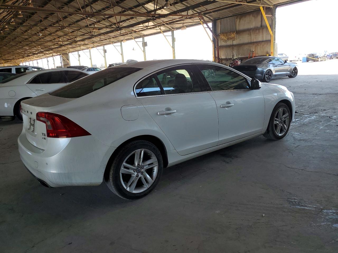 2015 Volvo S60 Platinum White vin: YV1612TD0F2301716