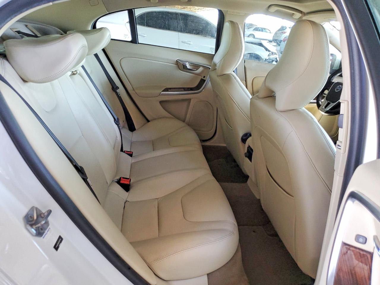 2015 Volvo S60 Platinum White vin: YV1612TD0F2301716