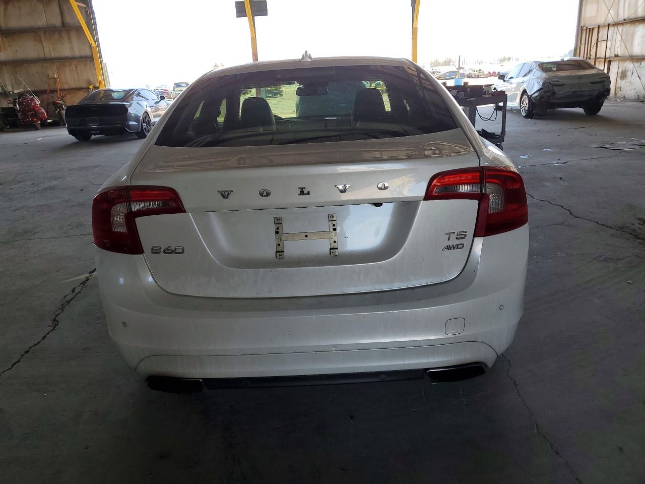 2015 Volvo S60 Platinum White vin: YV1612TD0F2301716