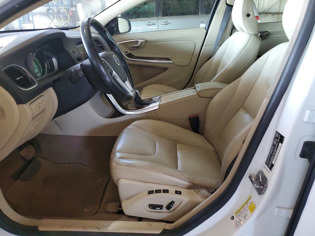 2015 Volvo S60 Platinum White vin: YV1612TD0F2301716