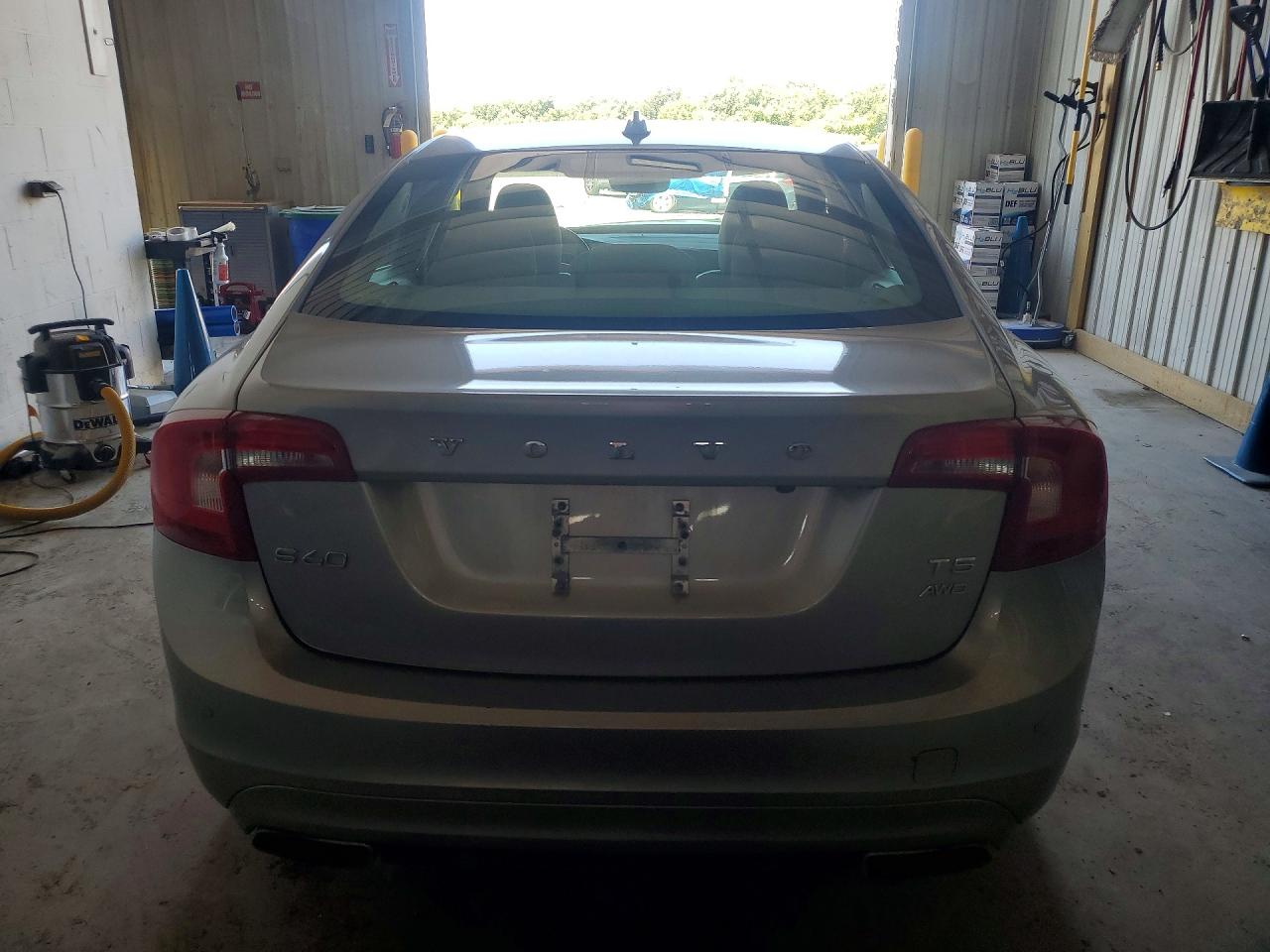 2015 Volvo S60 Premier Серебряный vin: YV1612TK3F2356904