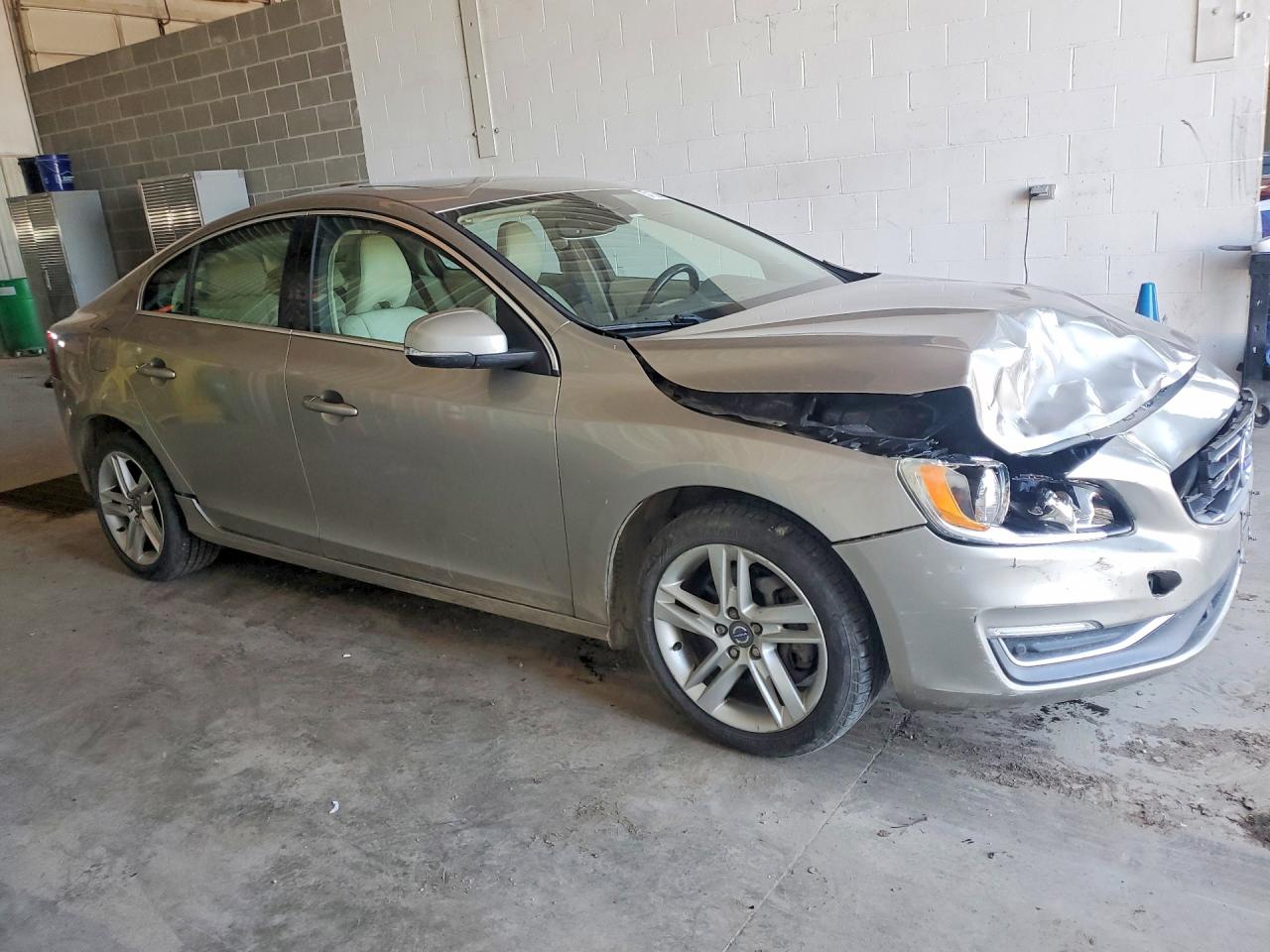 2015 Volvo S60 Premier Серебряный vin: YV1612TK3F2356904