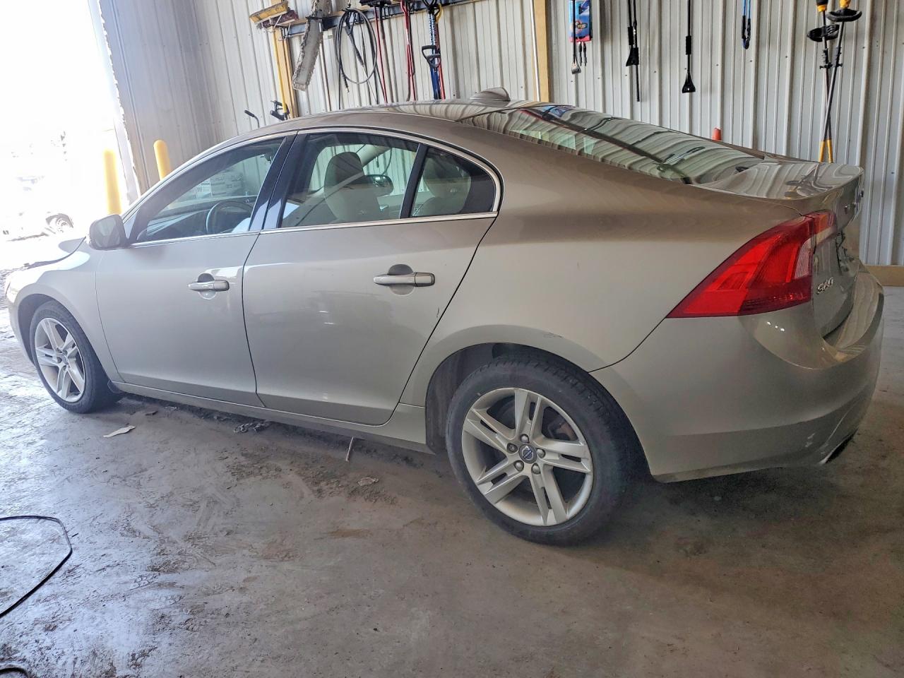 2015 Volvo S60 Premier Серебряный vin: YV1612TK3F2356904