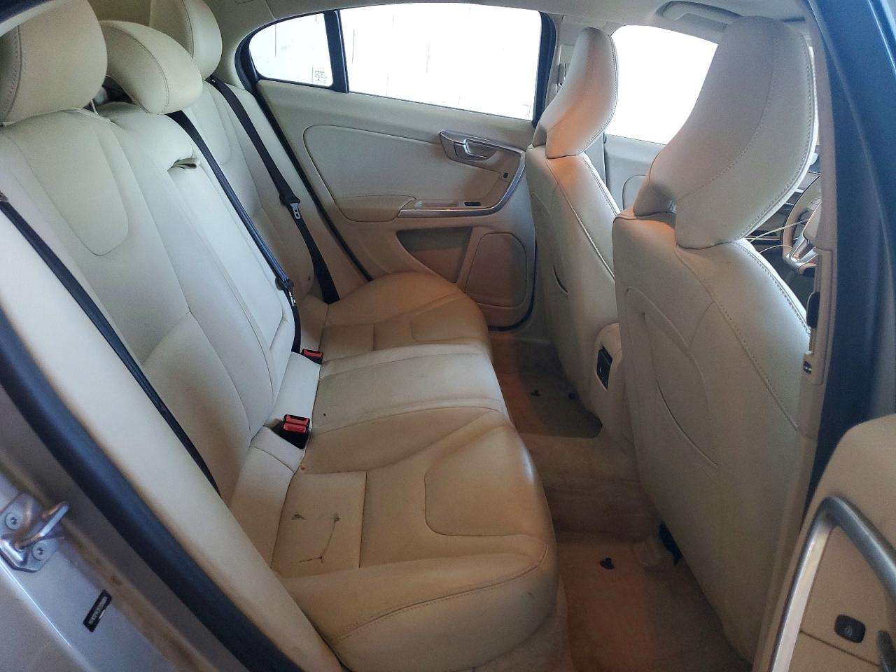2015 Volvo S60 Premier Серебряный vin: YV1612TK3F2356904