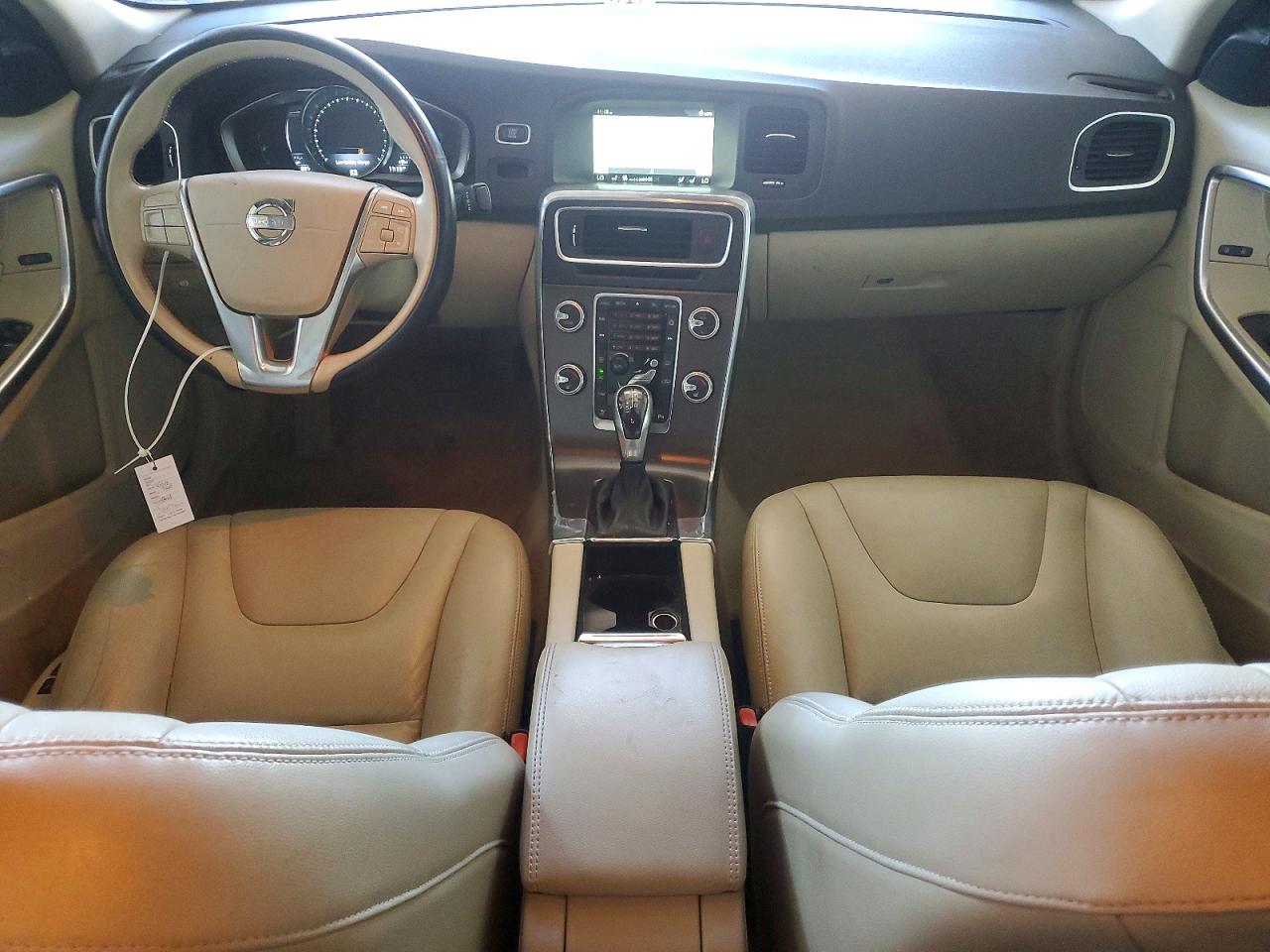 2015 Volvo S60 Premier Серебряный vin: YV1612TK3F2356904
