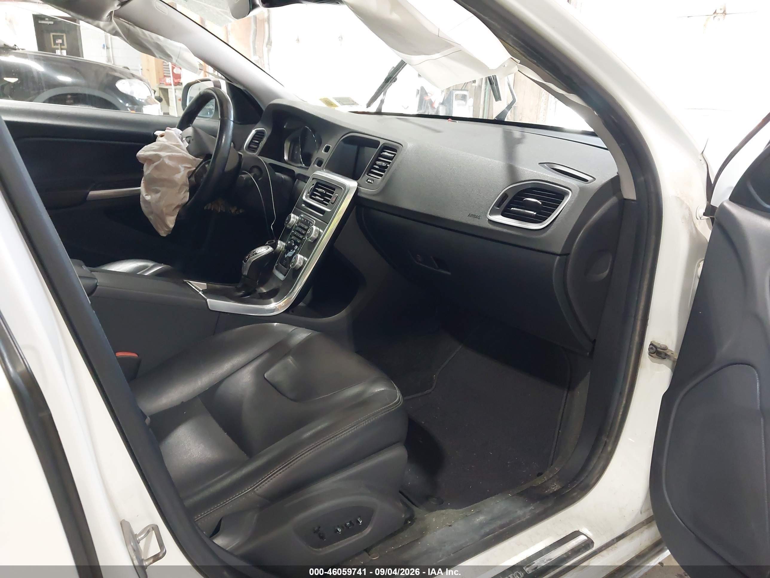 2015 Volvo S60 T5 Premier Белый vin: YV1612TK4F2334958