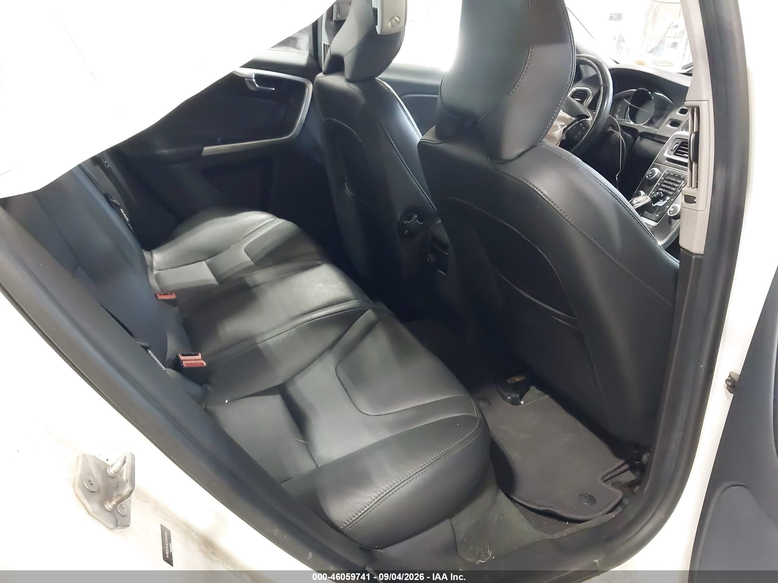 2015 Volvo S60 T5 Premier Белый vin: YV1612TK4F2334958