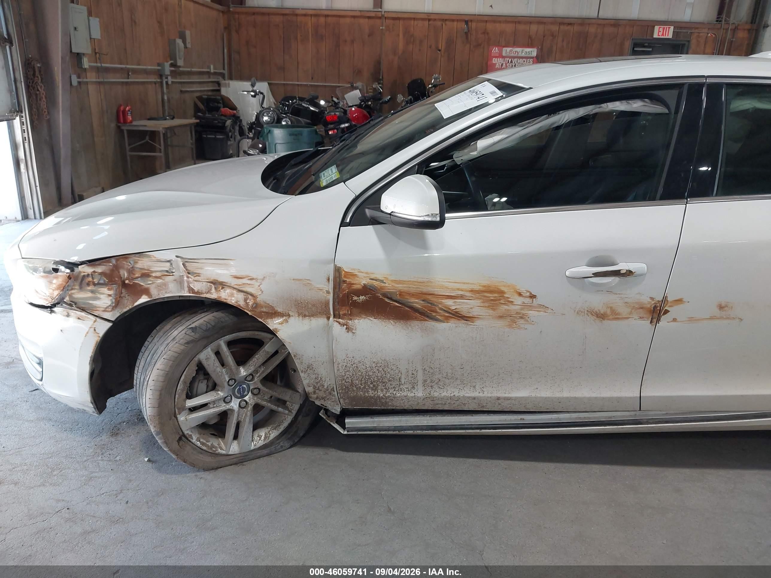 2015 Volvo S60 T5 Premier Белый vin: YV1612TK4F2334958