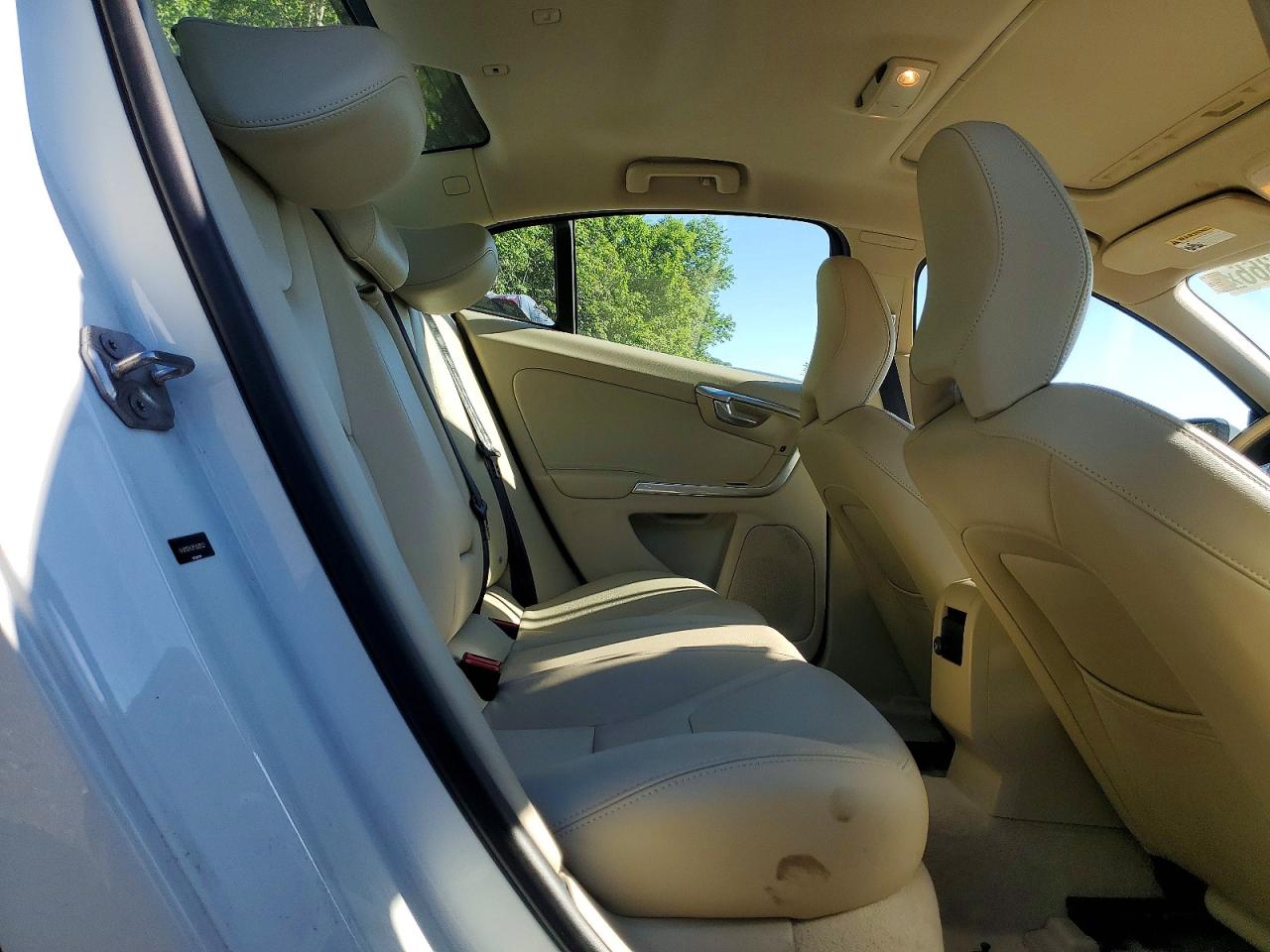 2015 Volvo S60 Premier White vin: YV1612TK7F2335022