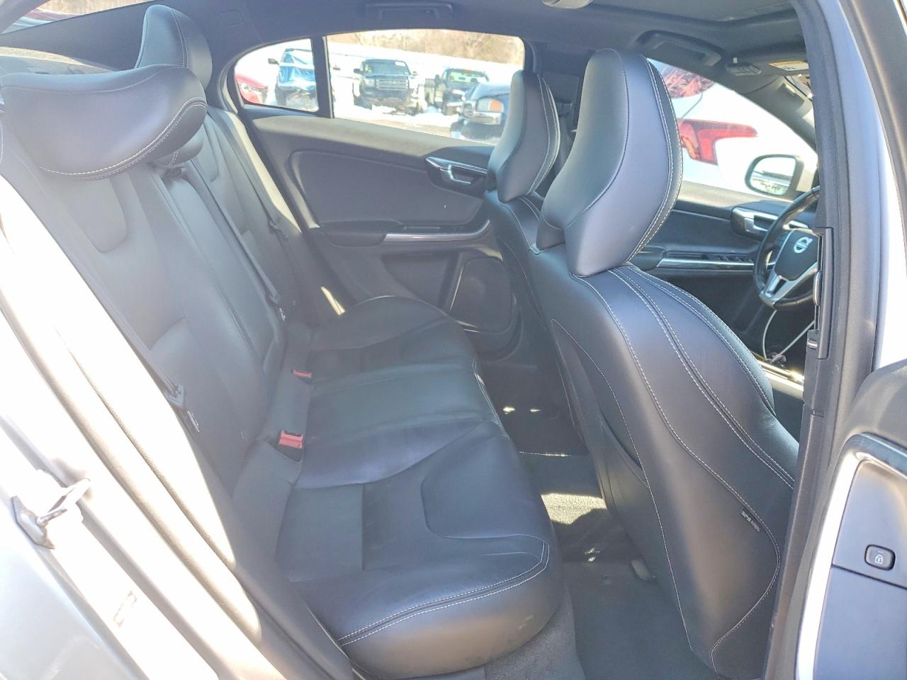 2016 Volvo S60 Premier Silver vin: YV1612TK7G2404518