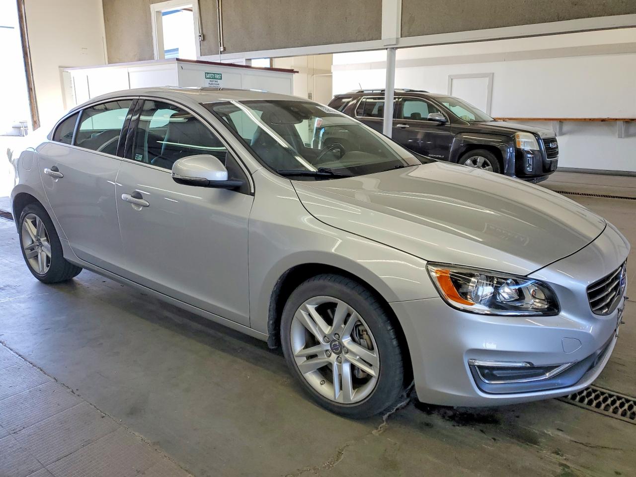 2015 Volvo S60 Premier Silver vin: YV1612TK8F2332243