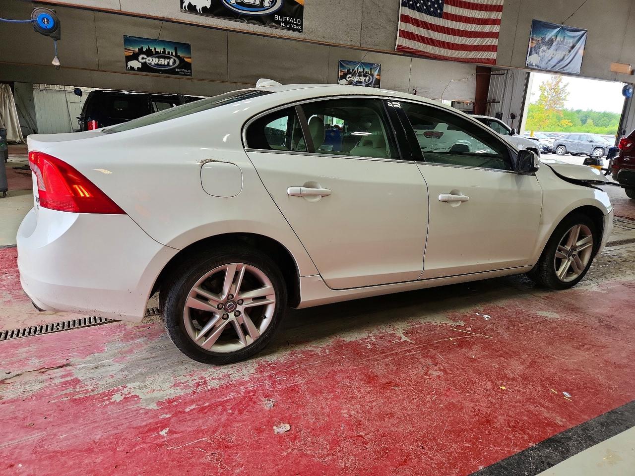 2015 Volvo S60 Premier White vin: YV1612TK9F2333482