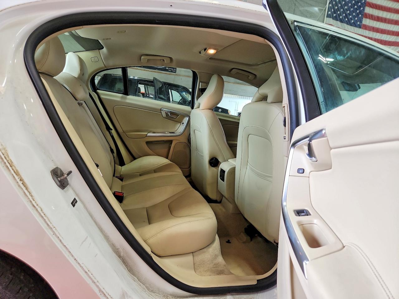 2015 Volvo S60 Premier White vin: YV1612TK9F2333482