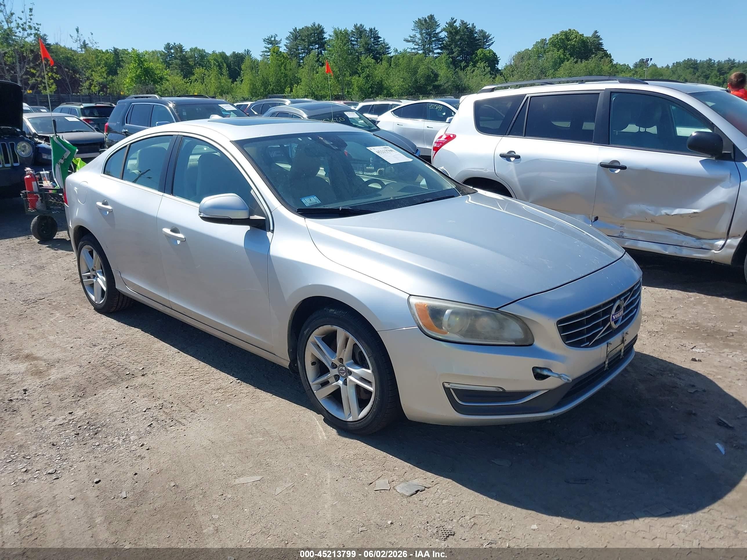 2015 Volvo S60 T5 Premier Серебряный vin: YV1612TKXF2356897