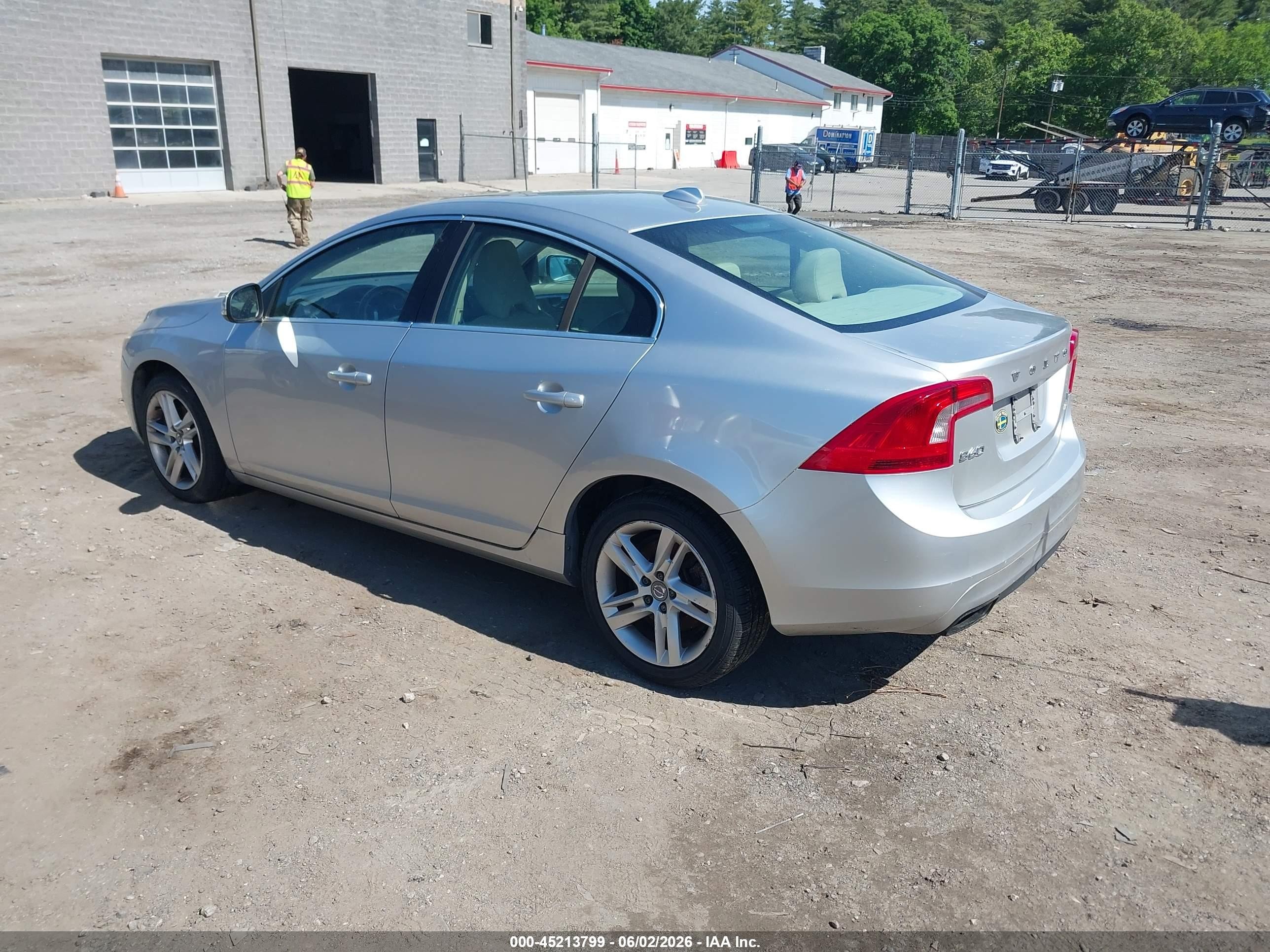 2015 Volvo S60 T5 Premier Серебряный vin: YV1612TKXF2356897