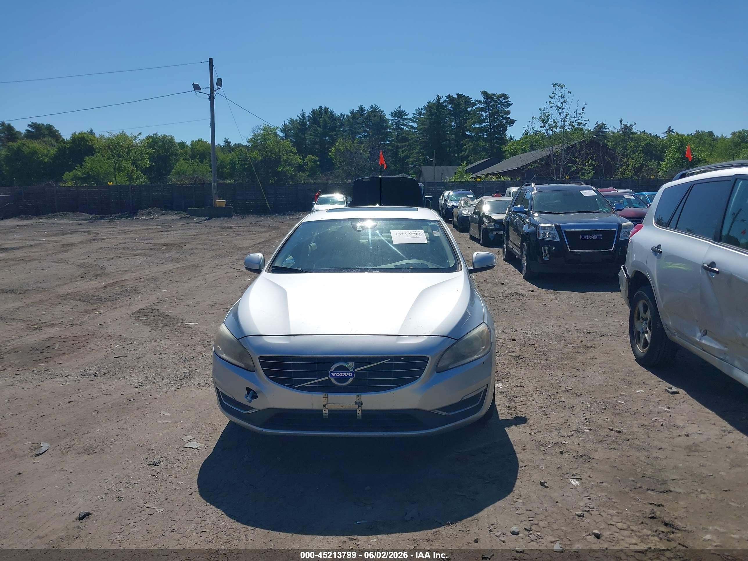 2015 Volvo S60 T5 Premier Серебряный vin: YV1612TKXF2356897