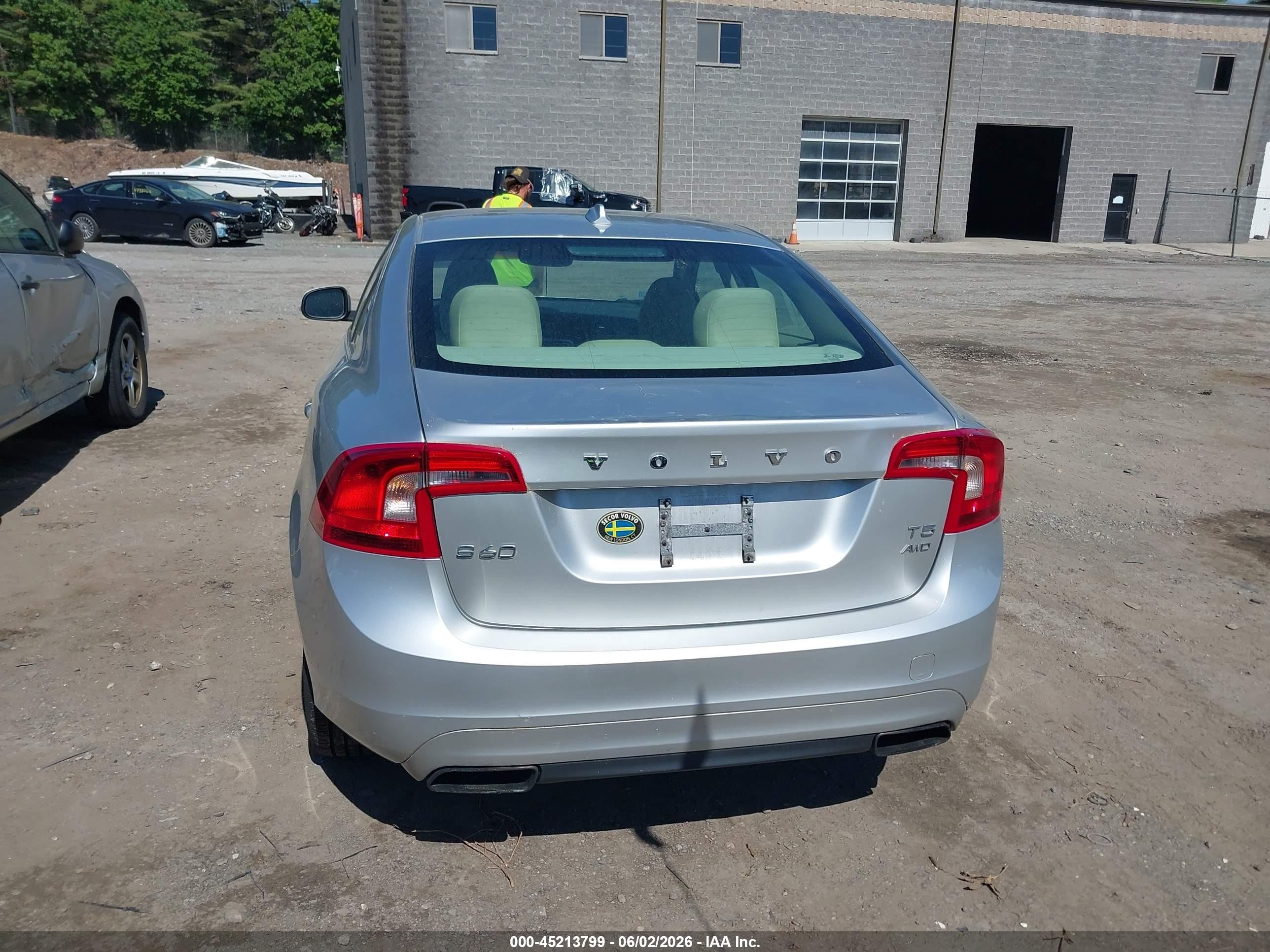 2015 Volvo S60 T5 Premier Серебряный vin: YV1612TKXF2356897