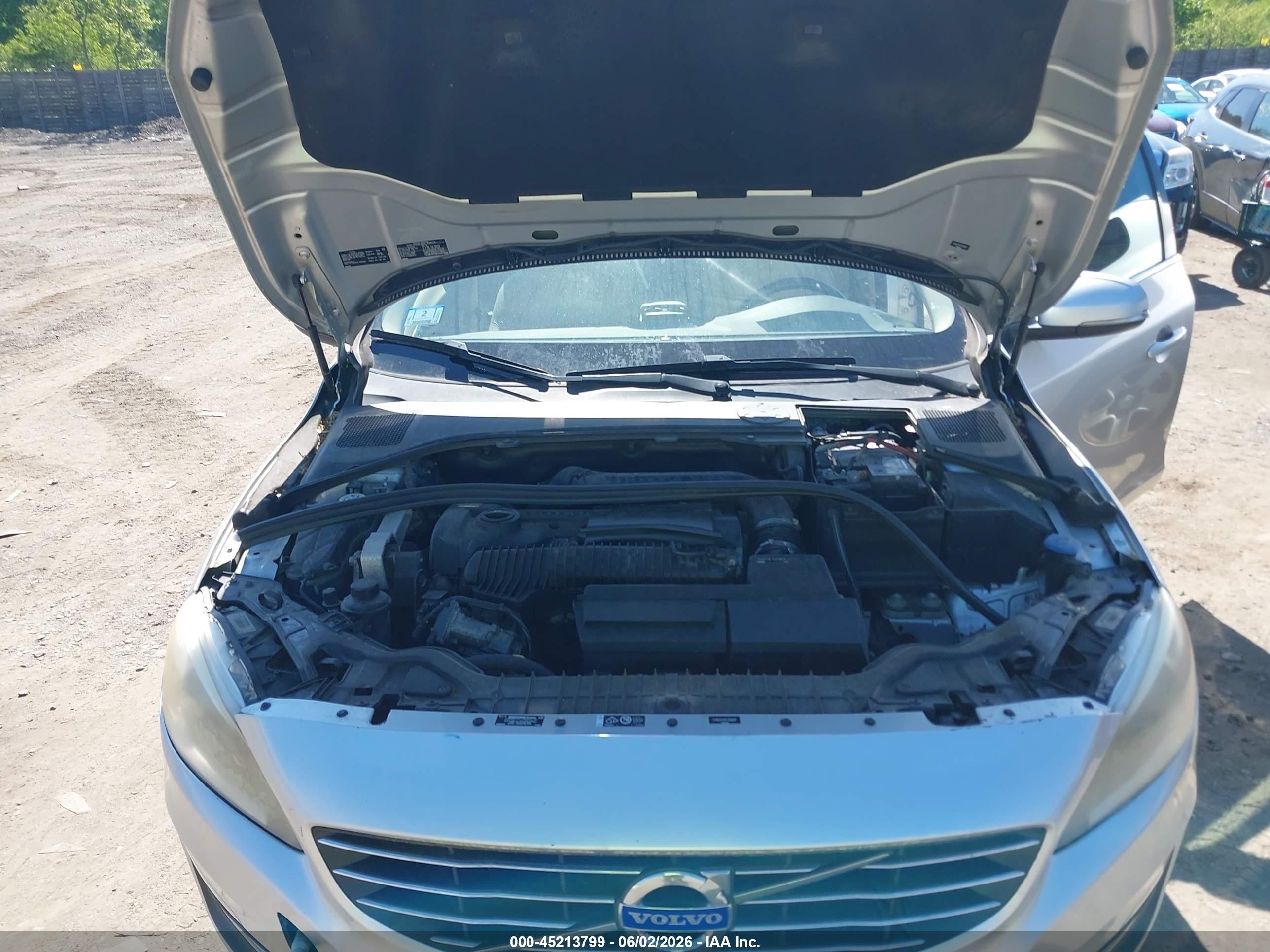 2015 Volvo S60 T5 Premier Серебряный vin: YV1612TKXF2356897
