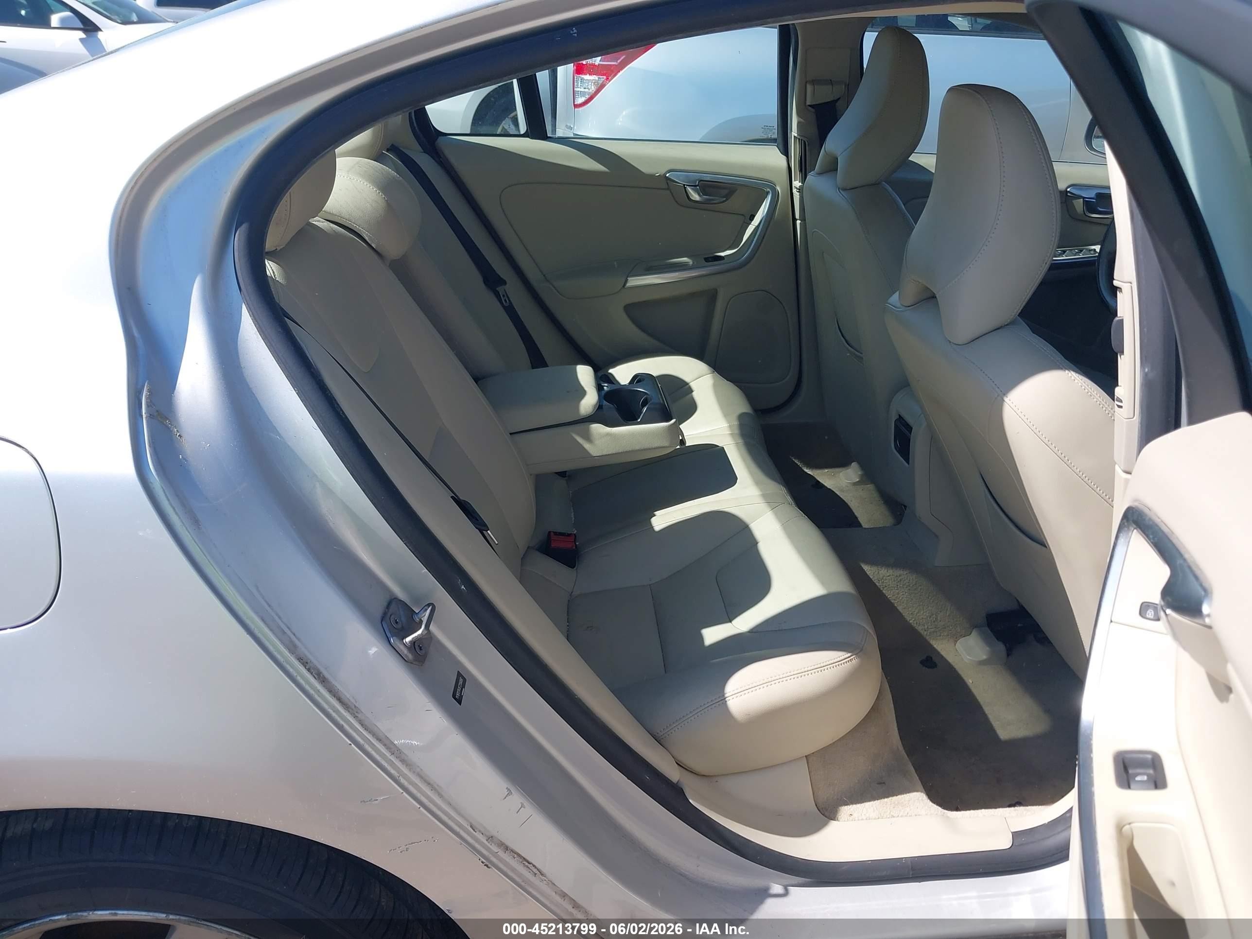 2015 Volvo S60 T5 Premier Серебряный vin: YV1612TKXF2356897