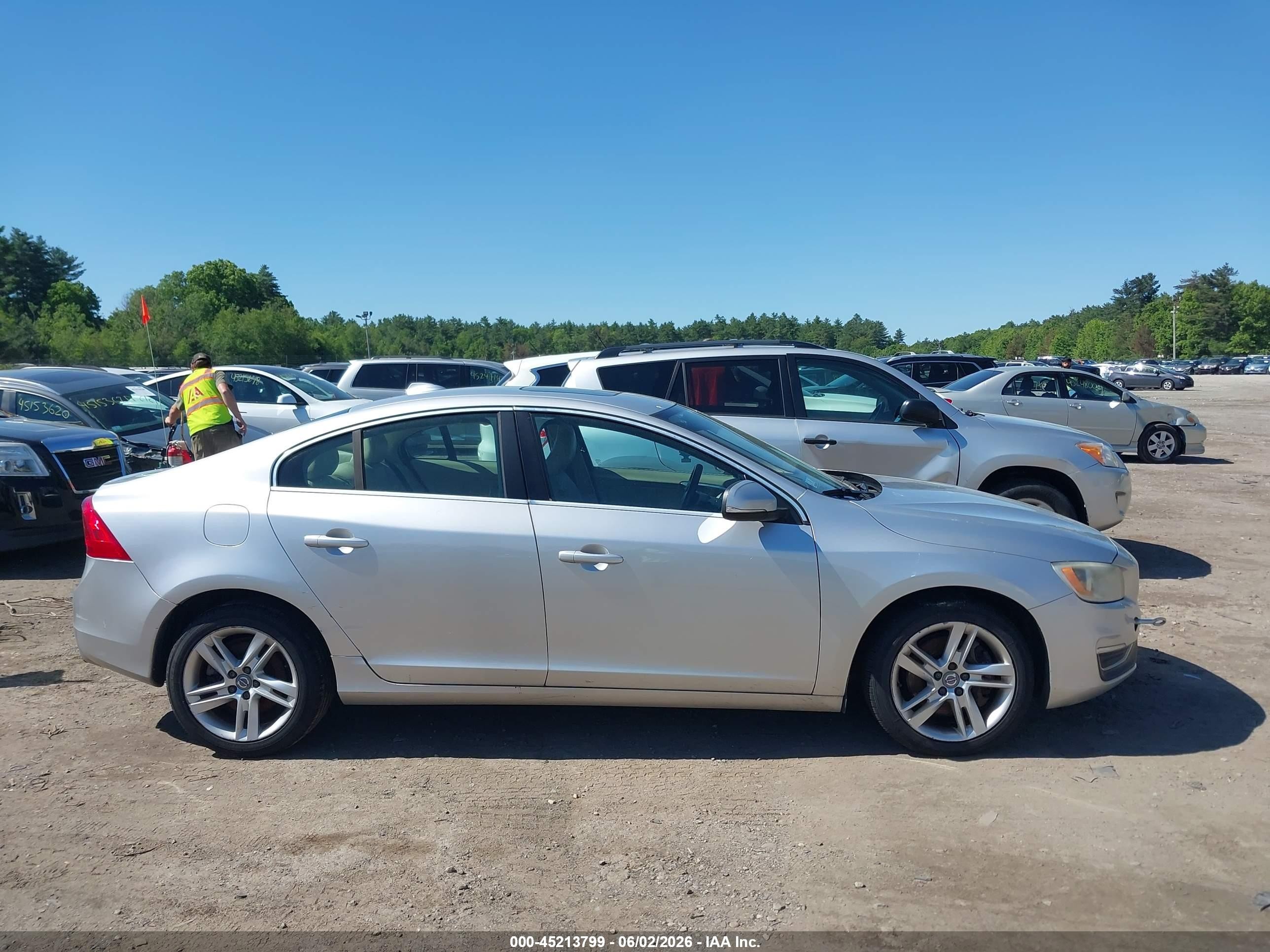 2015 Volvo S60 T5 Premier Серебряный vin: YV1612TKXF2356897