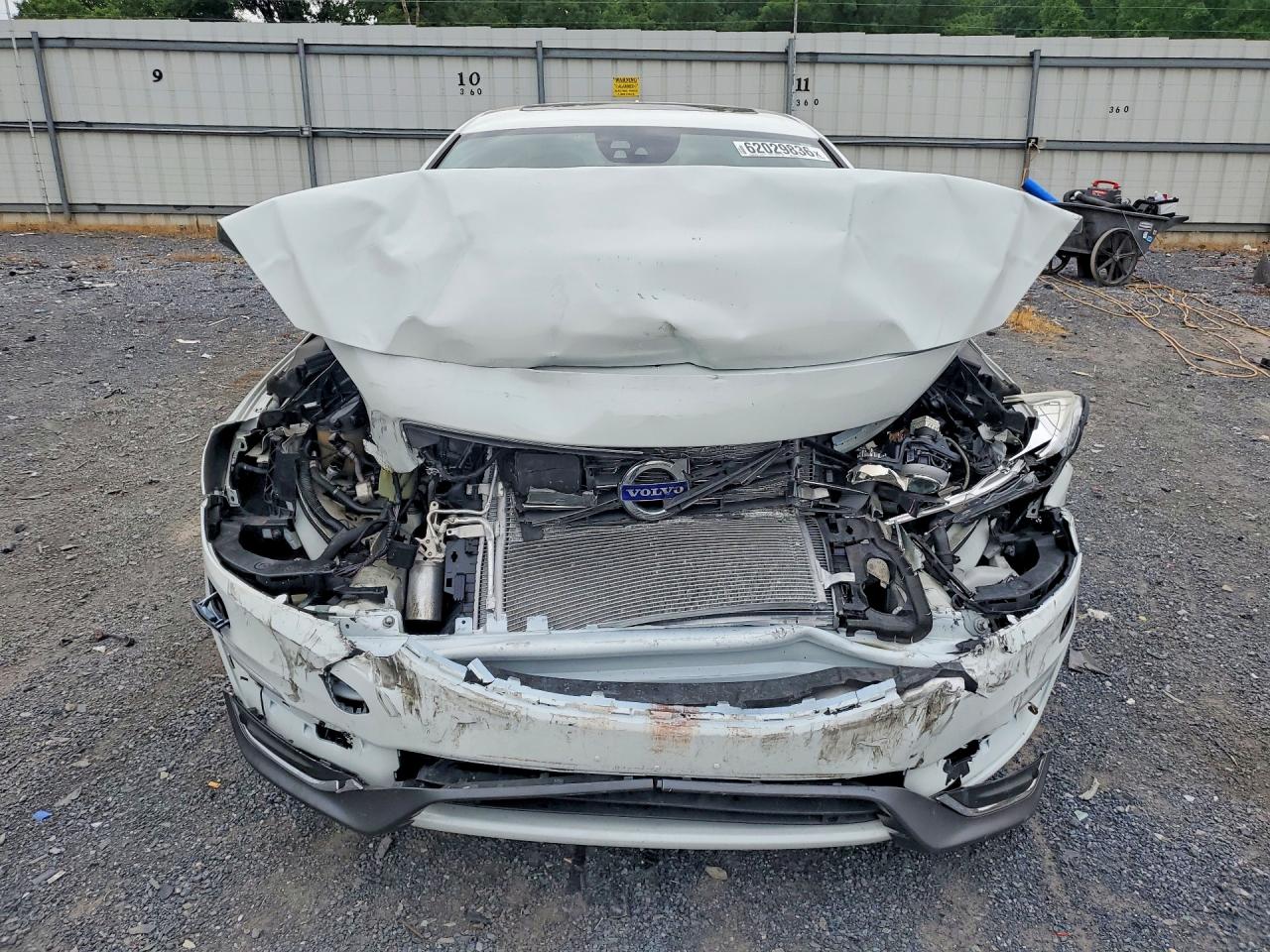 2015 Volvo S60 Platinum White vin: YV1612TM4F2351258
