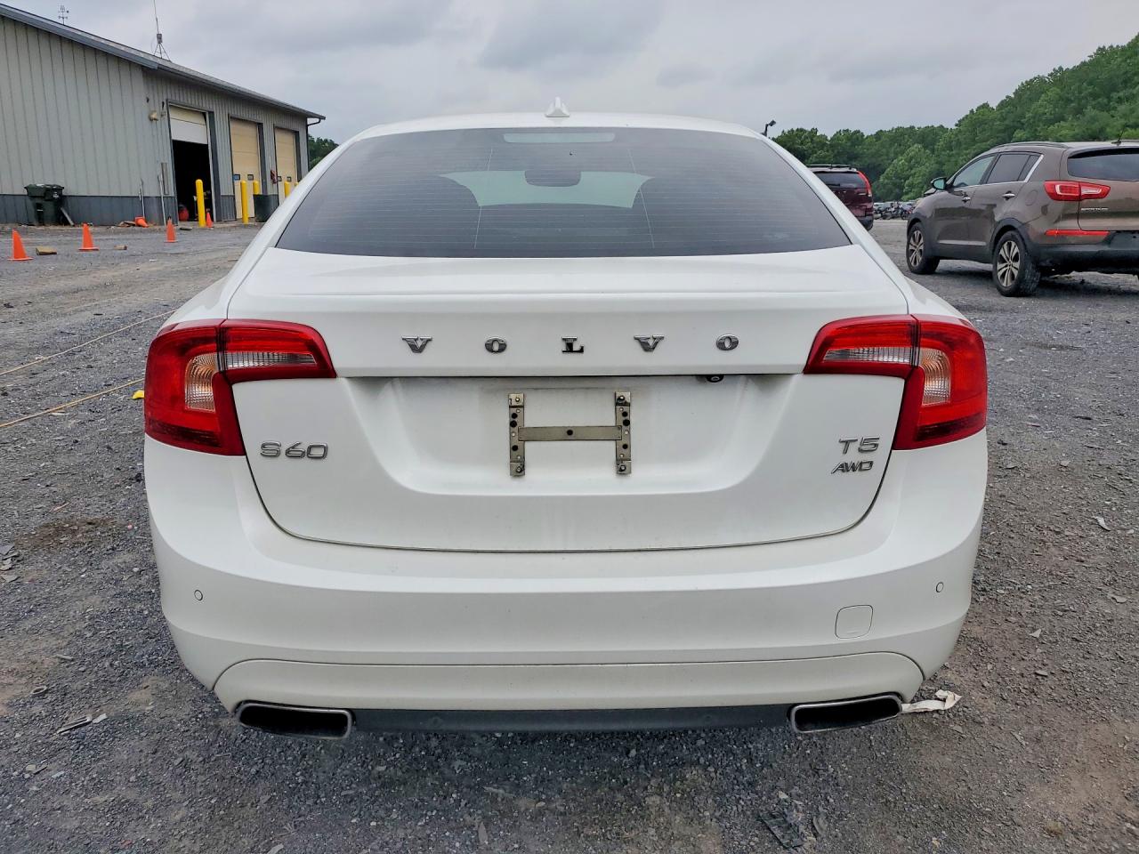 2015 Volvo S60 Platinum White vin: YV1612TM4F2351258