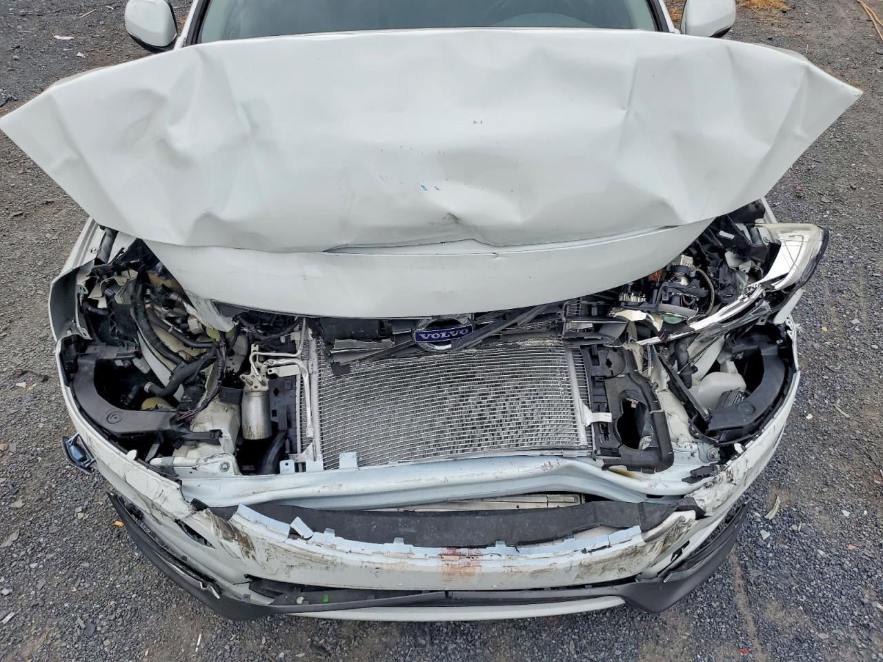 2015 Volvo S60 Platinum White vin: YV1612TM4F2351258