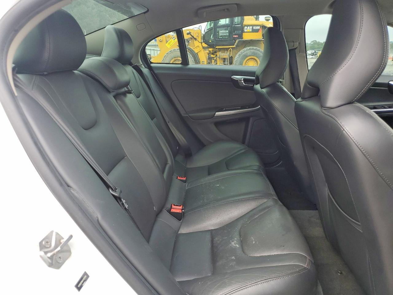 2015 Volvo S60 Platinum White vin: YV1612TM4F2351258