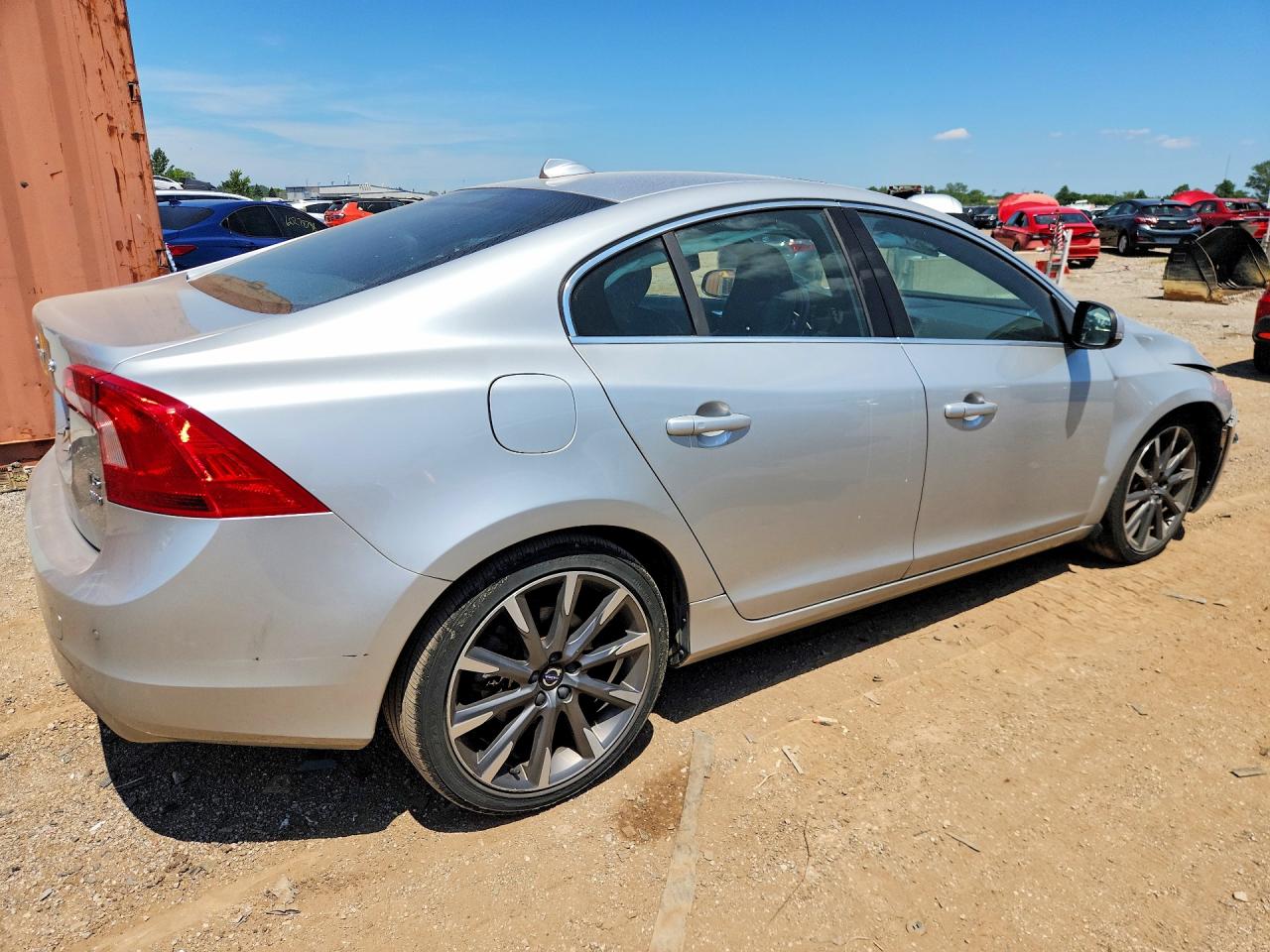 2015 Volvo S60 Platinum Silver vin: YV1612TM6F1361022