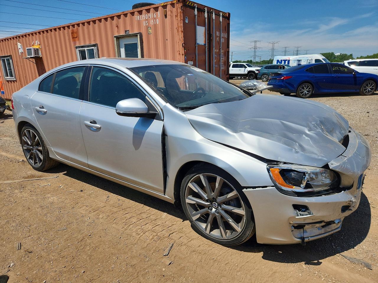 2015 Volvo S60 Platinum Silver vin: YV1612TM6F1361022