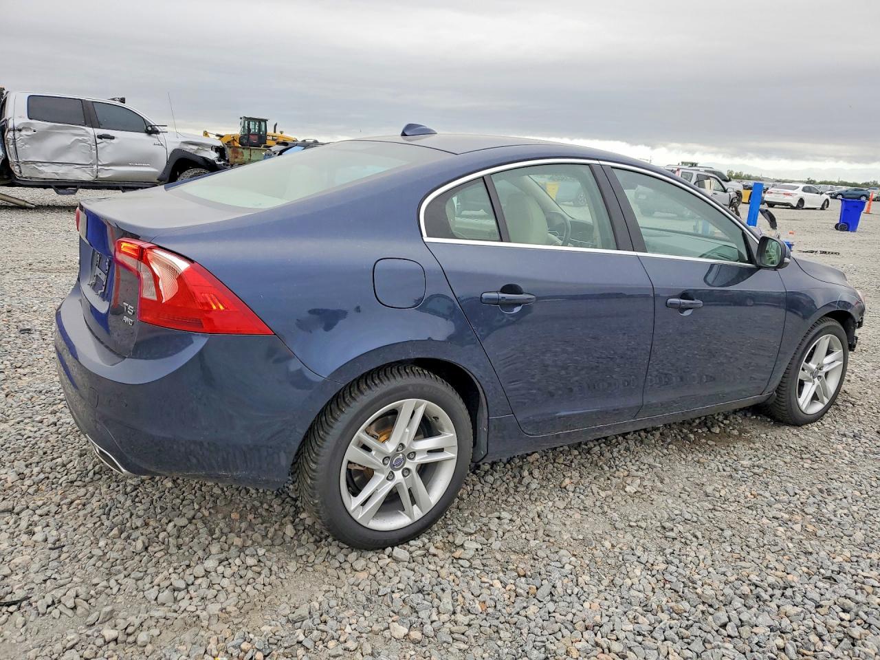 2015 Volvo S60 Platinum Blue vin: YV1612TM9F1358650