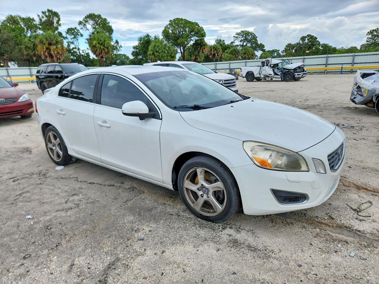 2012 Volvo S60 T5 White vin: YV1622FS0C2035486