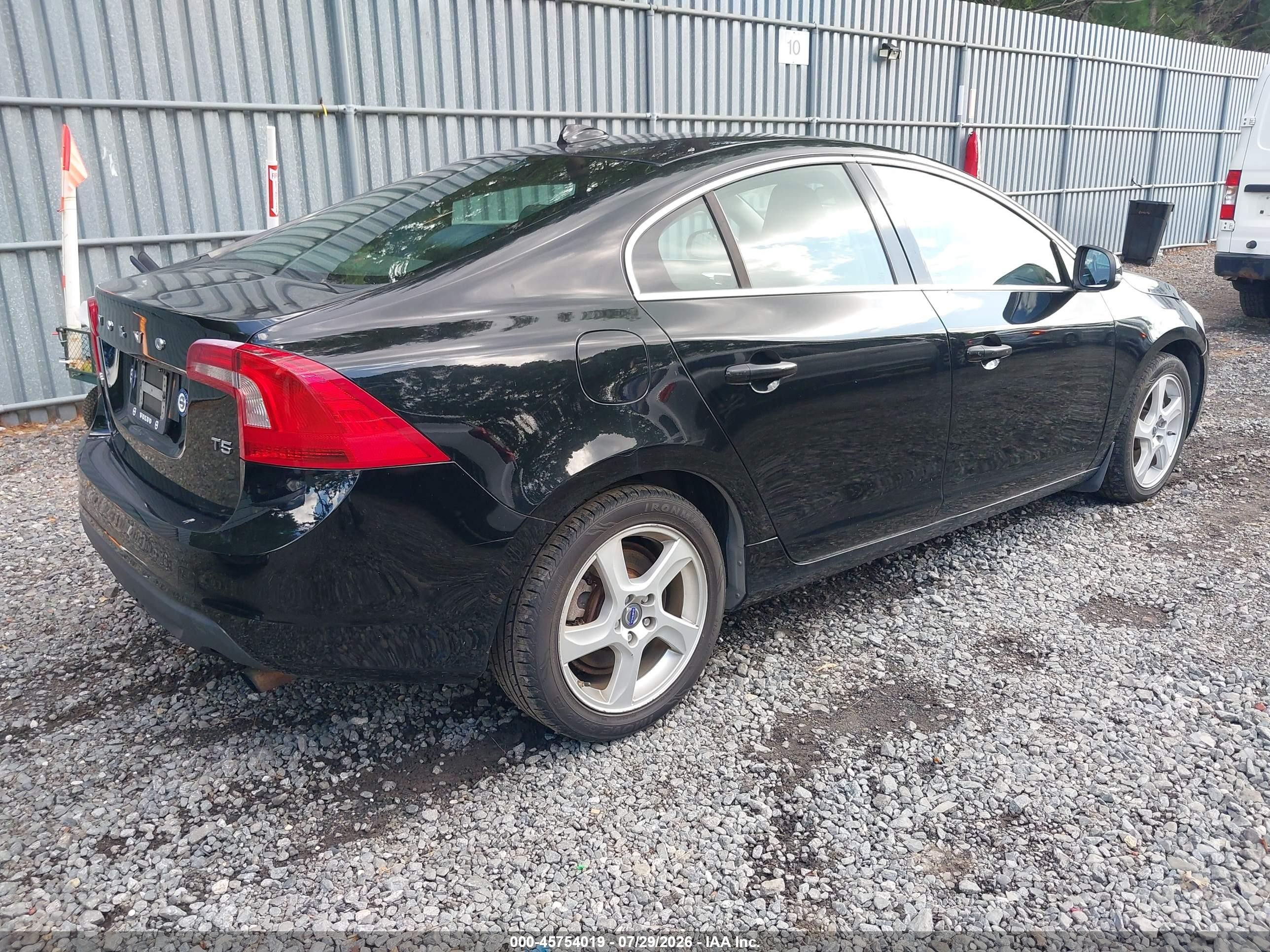 2012 Volvo S60 T5/t5 W/moonroof Черный vin: YV1622FS0C2128833