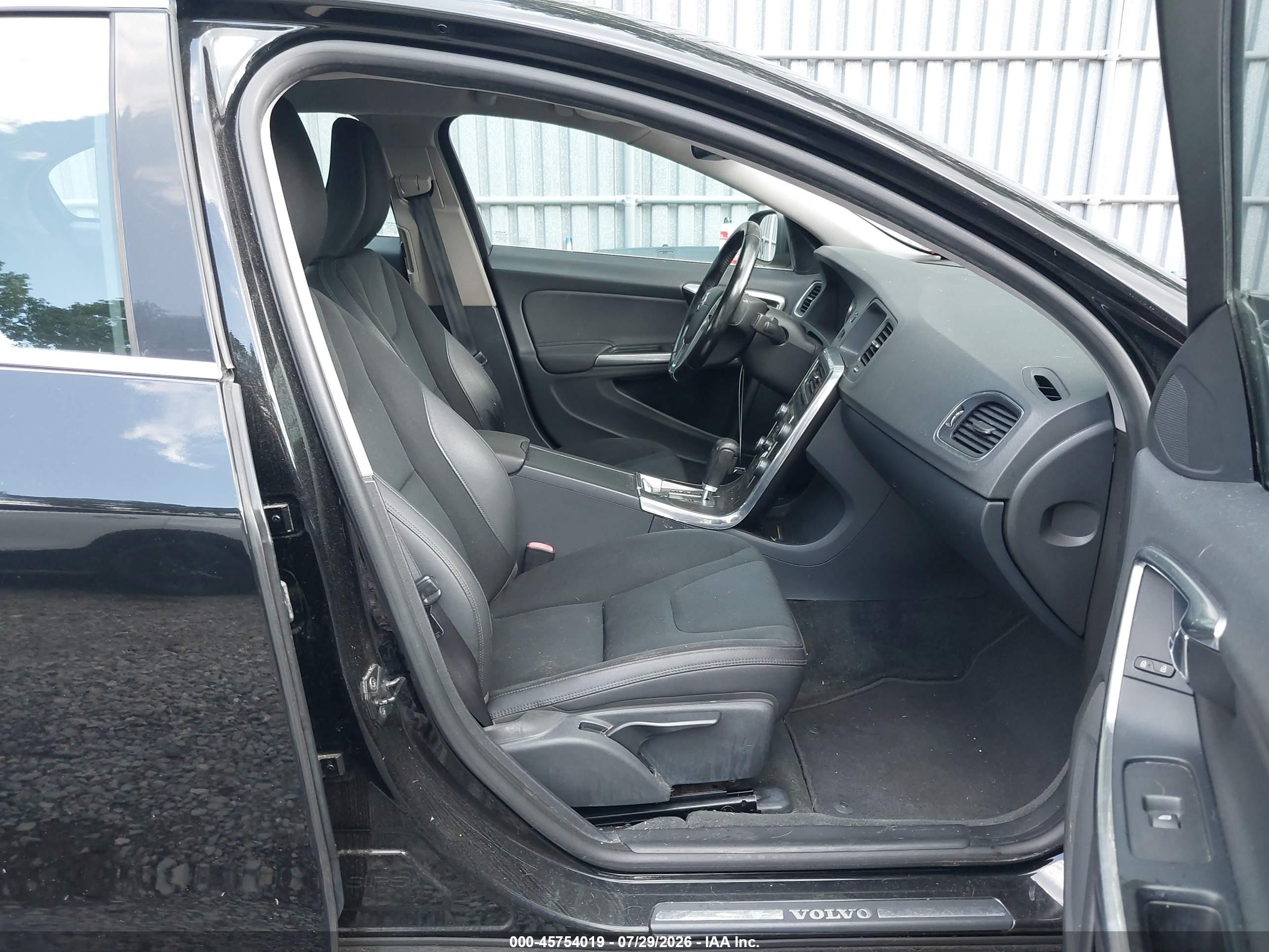 2012 Volvo S60 T5/t5 W/moonroof Черный vin: YV1622FS0C2128833