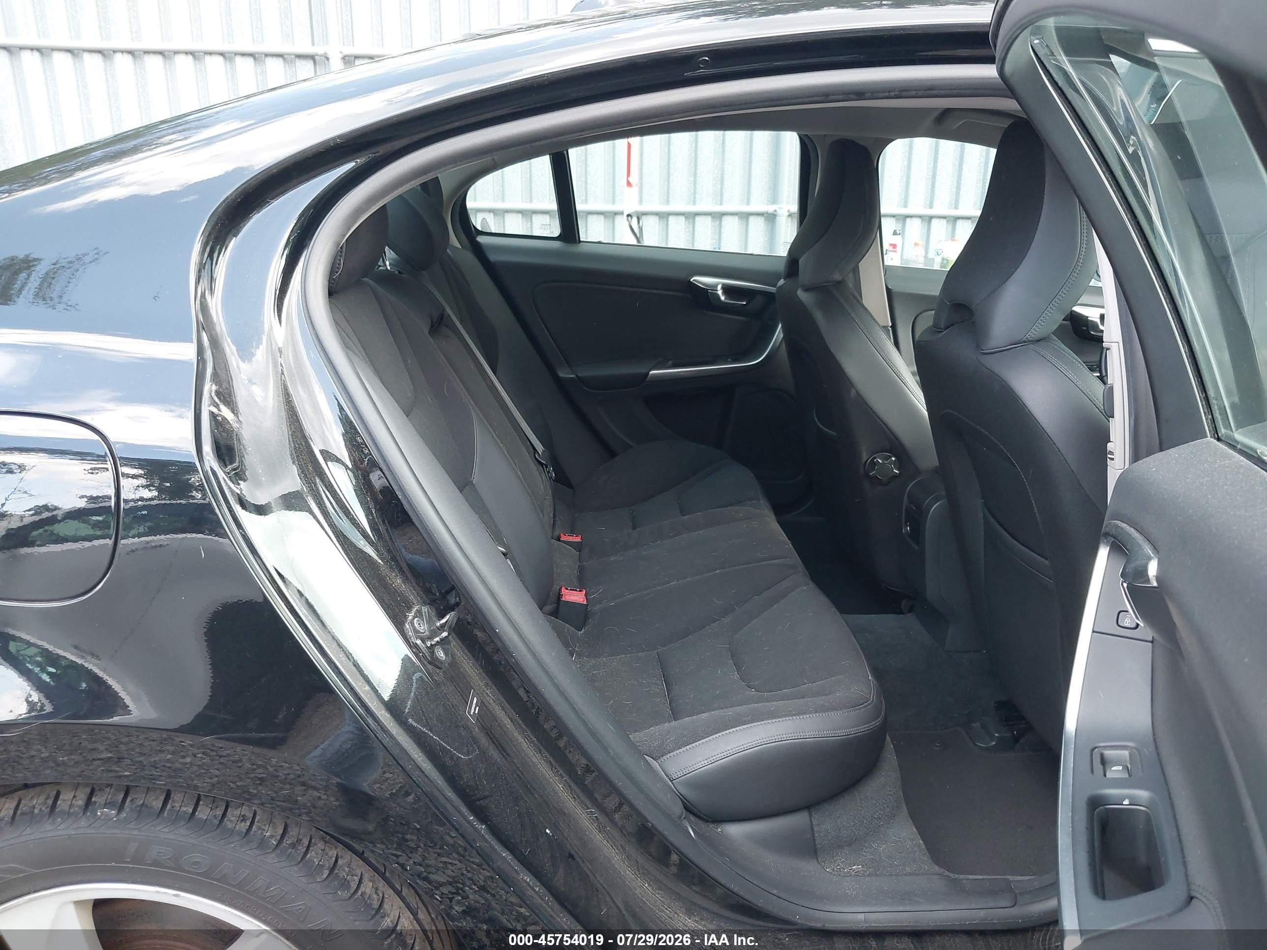 2012 Volvo S60 T5/t5 W/moonroof Черный vin: YV1622FS0C2128833